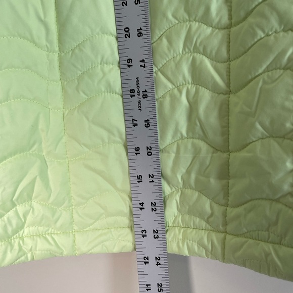 The North Face Women's Puffer Jacket in Lime Green and Blue - Picture 9 of 15